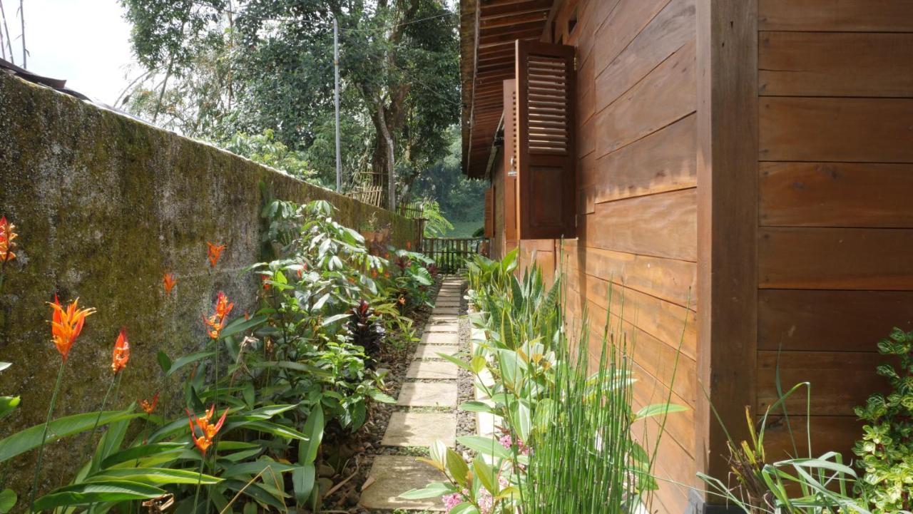 Sanggar Pantcha Indra Guest House Kemuning Екстериор снимка