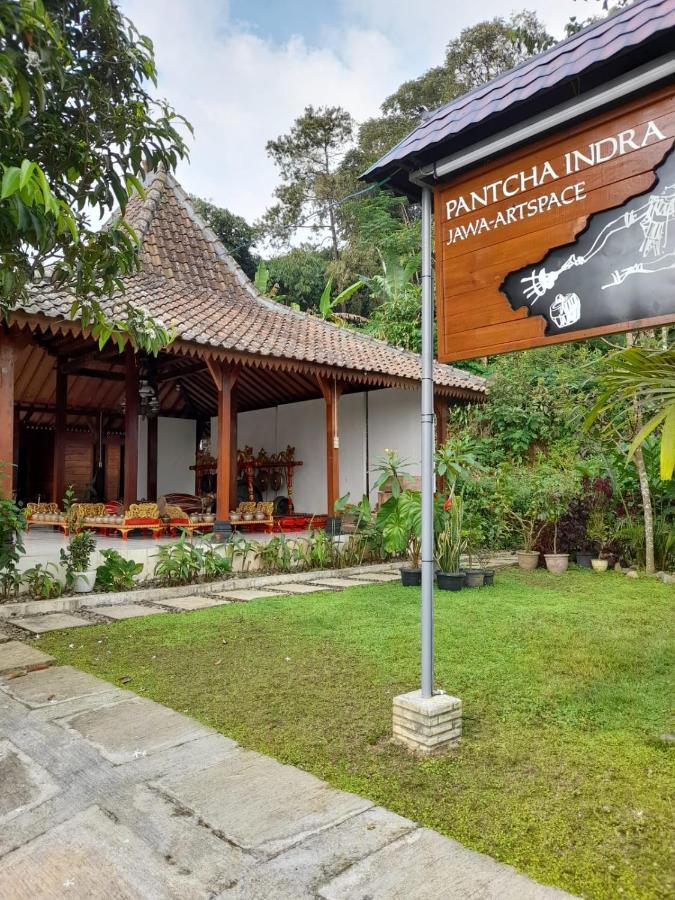 Sanggar Pantcha Indra Guest House Kemuning Екстериор снимка
