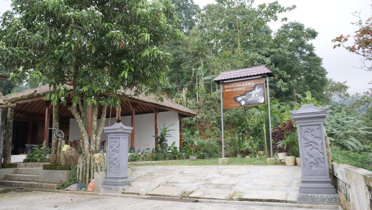 Sanggar Pantcha Indra Guest House Kemuning Екстериор снимка