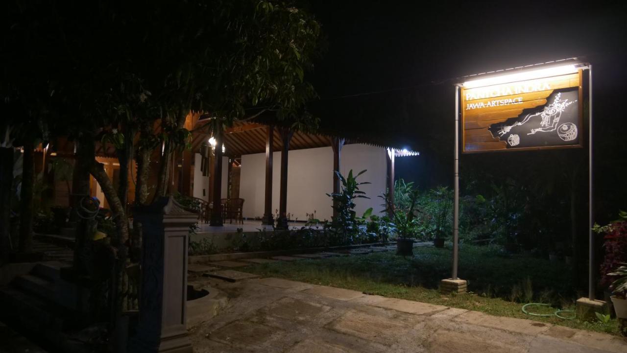 Sanggar Pantcha Indra Guest House Kemuning Екстериор снимка