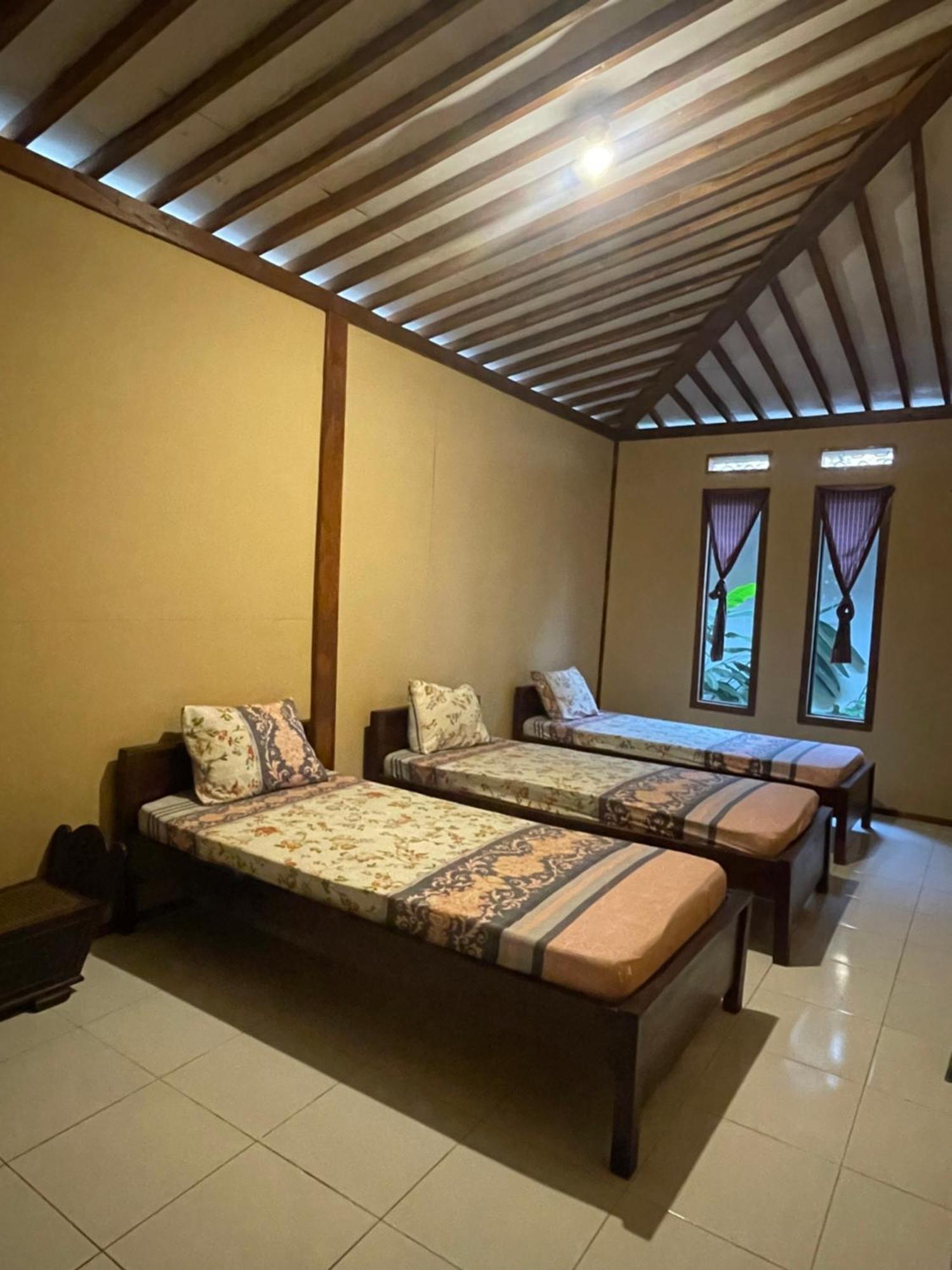 Sanggar Pantcha Indra Guest House Kemuning Екстериор снимка