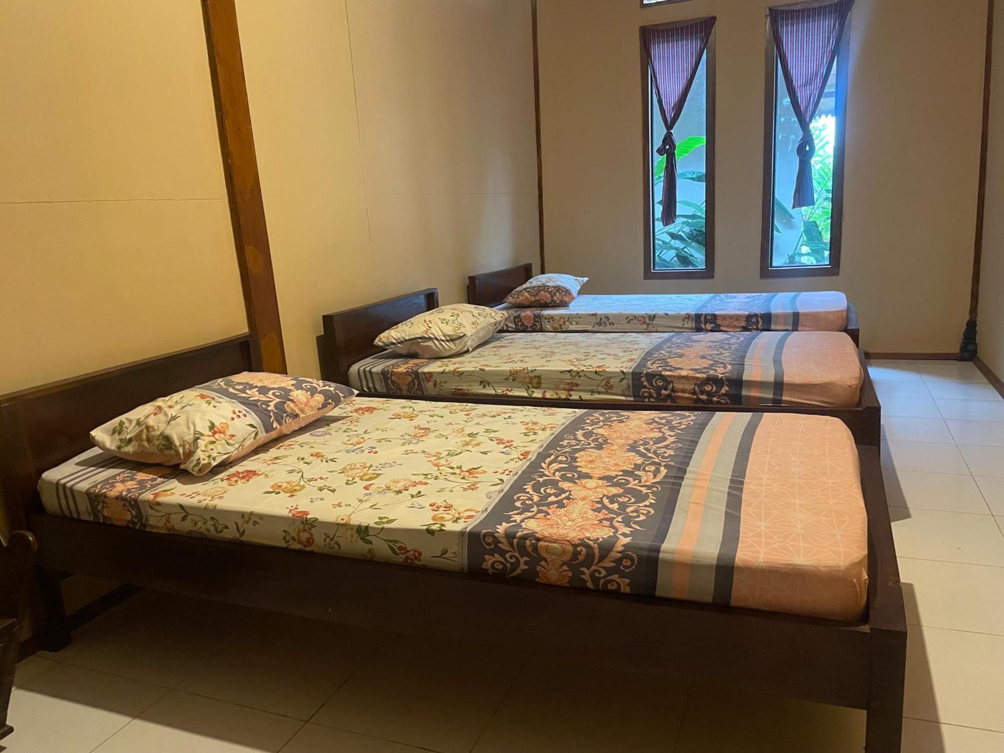 Sanggar Pantcha Indra Guest House Kemuning Екстериор снимка
